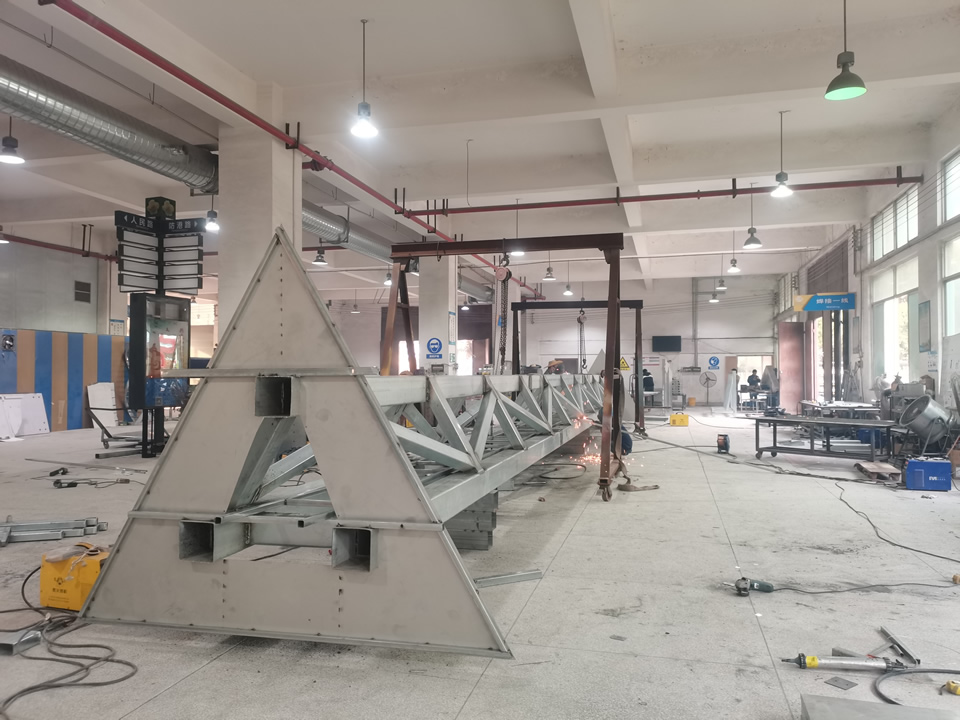 18米異形精神堡壘設(shè)計制作案列欣賞--【巨匠標(biāo)識，標(biāo)識制作廠家】