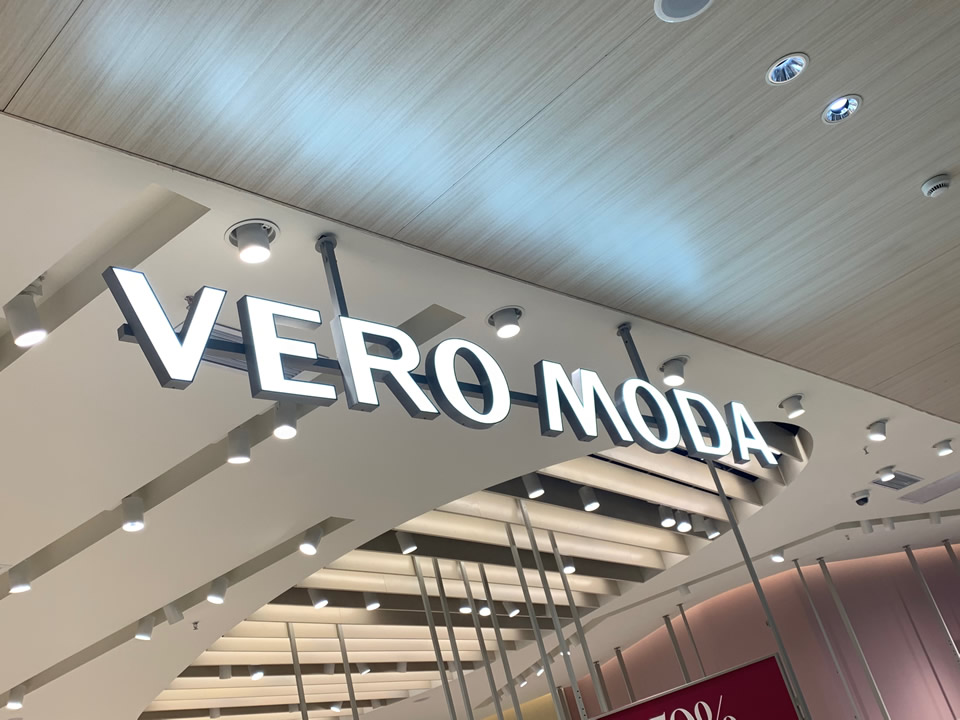 LED金屬發(fā)光字產(chǎn)品優(yōu)勢--【巨匠標(biāo)識，標(biāo)識制作廠家】