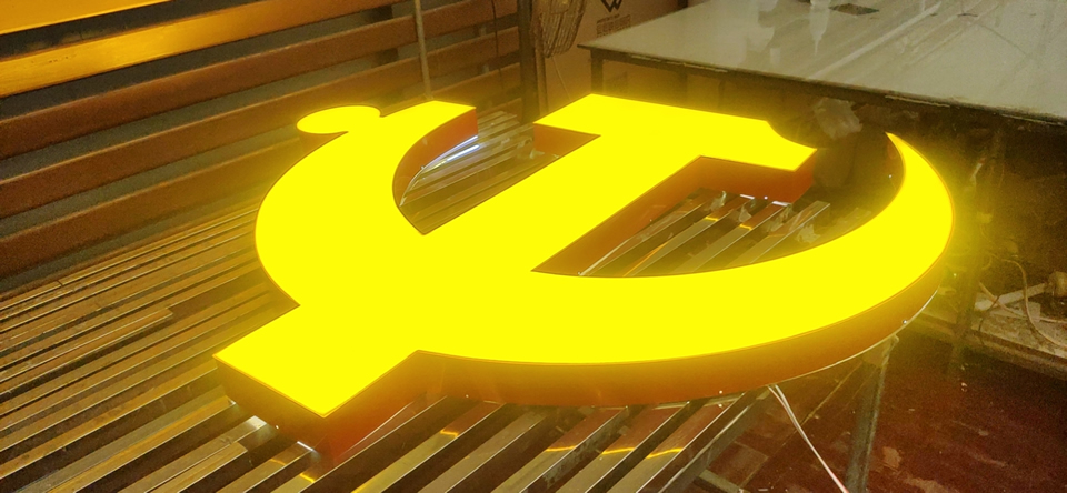 戶外發(fā)光標(biāo)識(shí)牌設(shè)計(jì)制作要點(diǎn)--【巨匠標(biāo)識(shí)，標(biāo)識(shí)制作廠家】