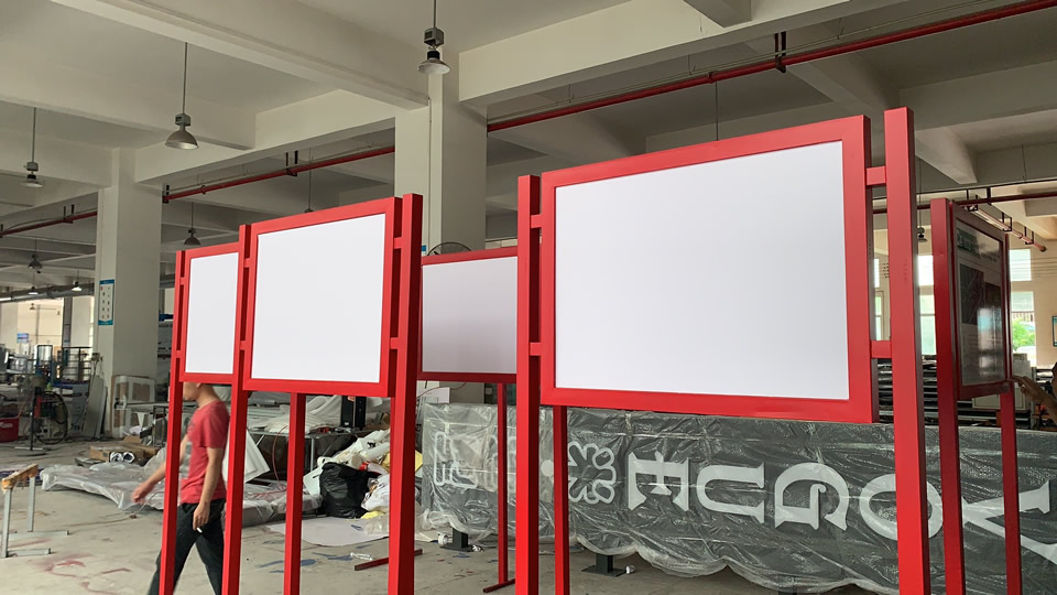 南寧不銹鋼宣傳欄哪家質(zhì)量好？——【巨匠標(biāo)識(shí)，標(biāo)識(shí)制作廠(chǎng)家】