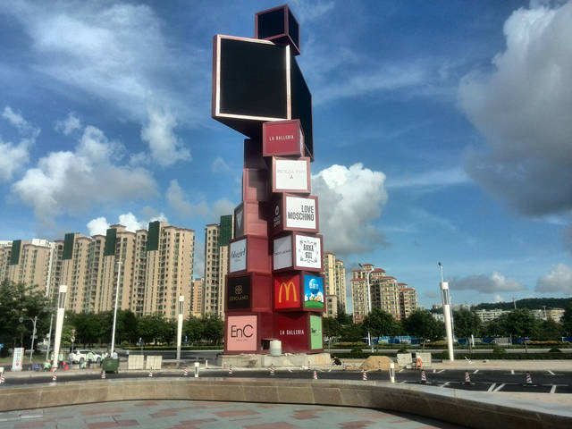 大型精神堡壘導(dǎo)視牌安裝過(guò)程步驟--【巨匠標(biāo)識(shí)，標(biāo)識(shí)制作廠(chǎng)家】